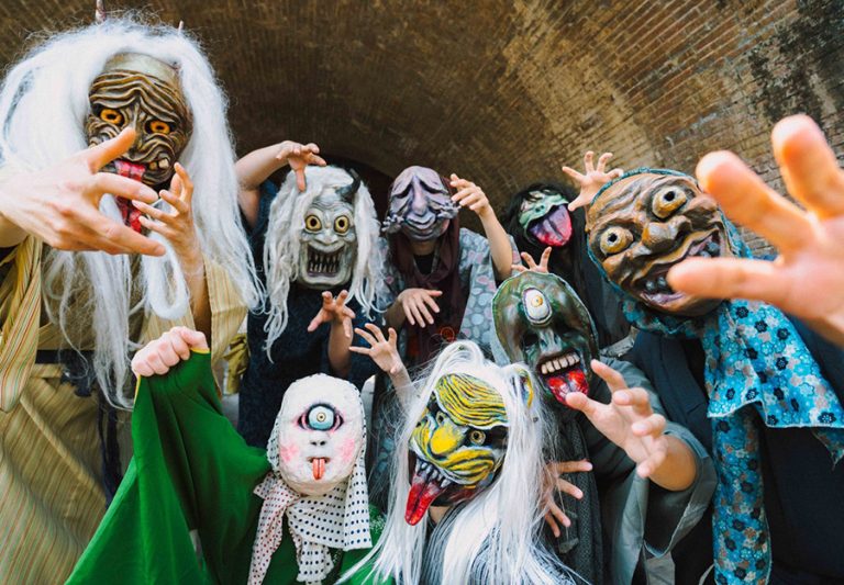 南國生活節妖怪踩街 引爆恆春