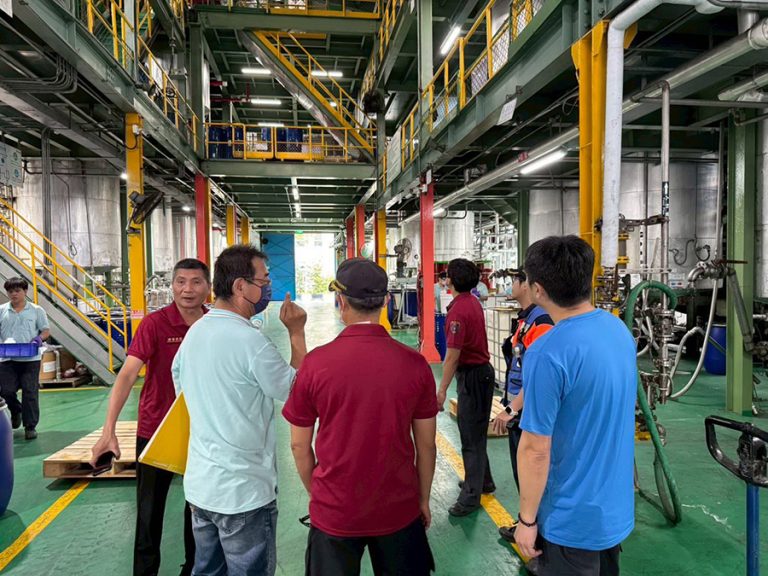 南消3大隊西港分隊深入南寶樹脂掌握救災資訊