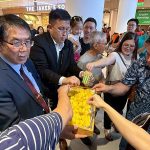 台南鳳梨首登馬來西亞 黃偉哲訪檳城推廣