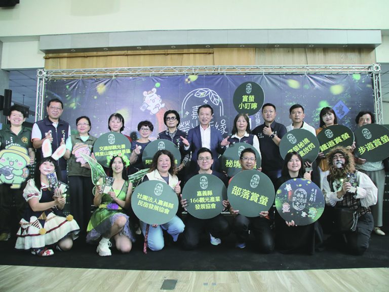 嘉縣螢火蟲季推出注音版導覽摺頁