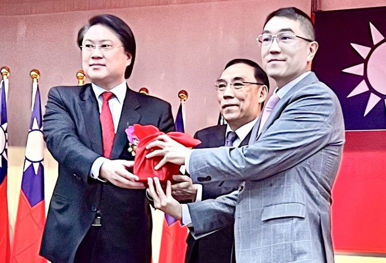 【幽湖閒話】林右昌「留美」！∕李伯元