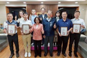 康裕成頒獎 致敬115年全國模範勞工當選人