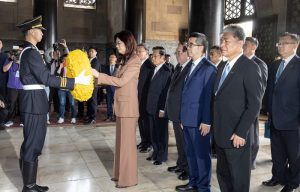 鄭麗文拜謁中山陵 提及九二共識