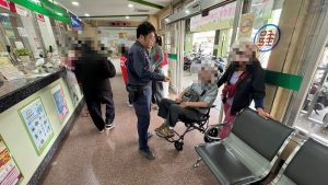 提款金額龐大引關懷 民族警護長者攜款平安返家