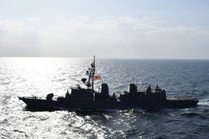 日本自衛隊艦艇通過台海 共軍宣布在東海軍演