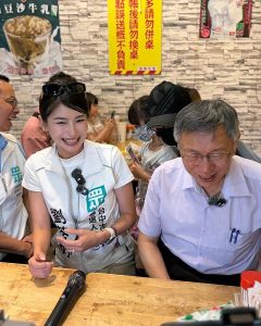 柯文哲遭噴辣椒水 竟是台中警分局長試噴飄散惹禍 遭拔官、傷害罪送辦