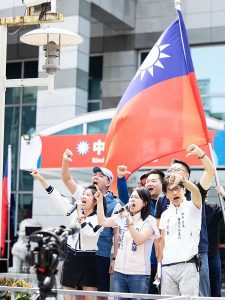 民進黨側翼團體踢館遭反嗆 國民黨批：不敢面對中華民國，還替民進黨轉移共諜焦點