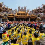 法盟志工齊聚白沙屯媽祖鑾駕前為受災戶請命