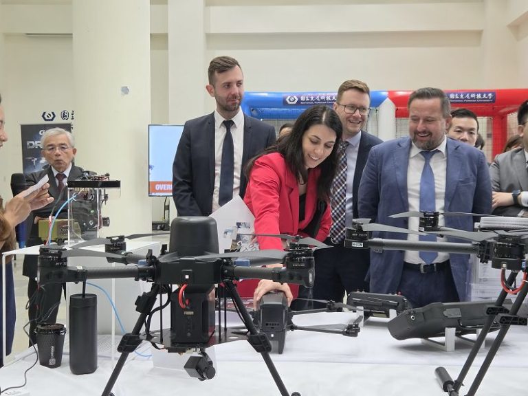 深化台捷無人機合作 捷克前眾議院議長率團訪嘉義亞創