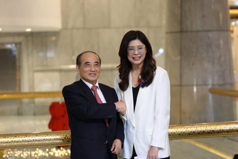 王金平力挺鄭麗文訪陸 盛讚「有勇氣要破障礙，有智慧要突困局」