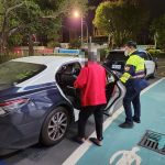 老婦反覆搭車疑迷途 民族警細心查證助返家