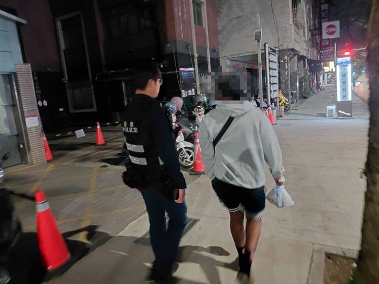 員警化身國民外交官暖助外籍生