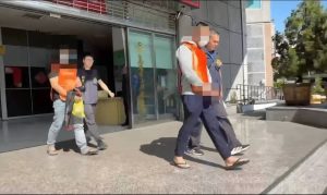 販毒二人組擁槍自重 睡夢中遭雄警攻堅就逮