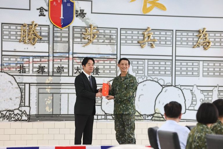 賴清德視導鳳山步兵訓練指揮部 強調備戰避戰、能戰止戰