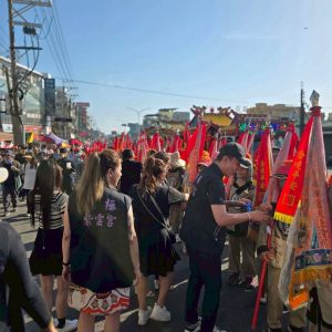 迎接大甲媽回鑾 台中霧峰無極紫雲宮善心和民眾結緣！