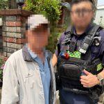 迷途翁街呆坐路旁 潭子警助平安返家