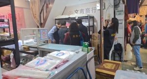 嚴查塑膠袋囤積 桃檢署訪查市場