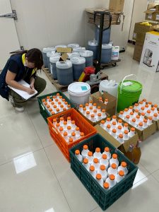 過期康普茶爆新瓶裝舊茶 負責人130萬交保