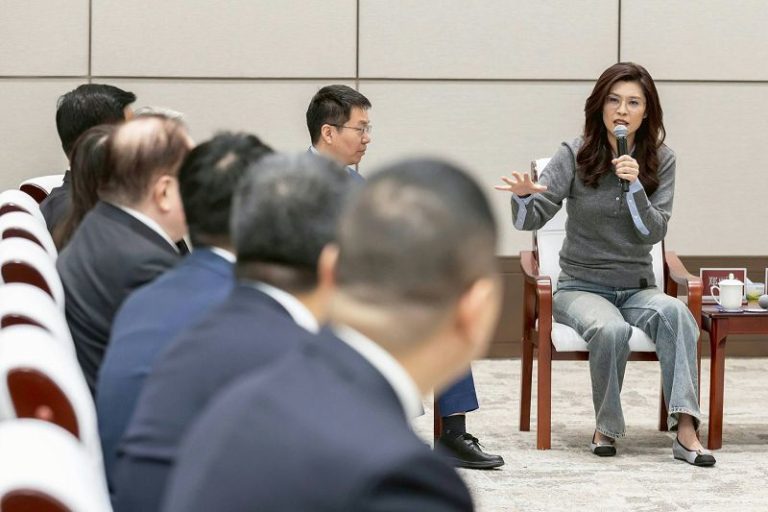 鄭麗文參觀中關村與兩岸青創企業家深度交流