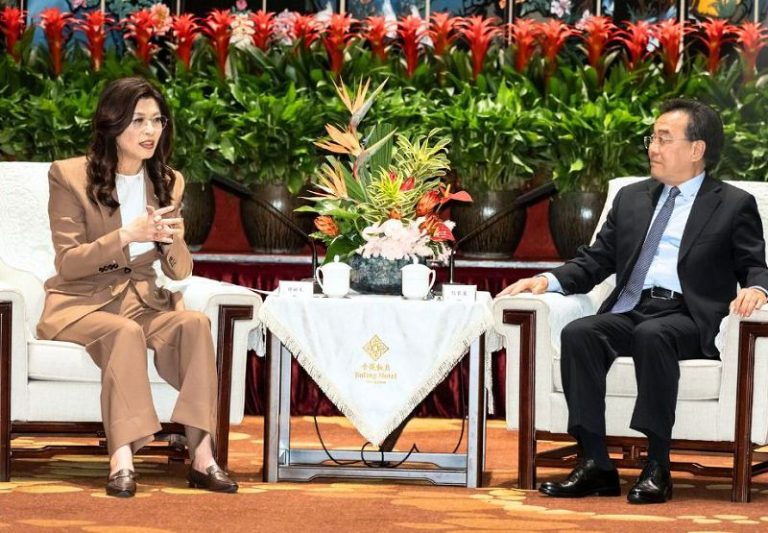 鄭麗文會晤江蘇省委書記信長星 訪陸首站到南京強調意義非凡