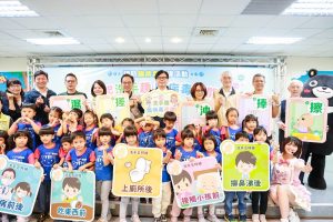 陳其邁校園唱跳洗手歌 宣導正確洗手防疫