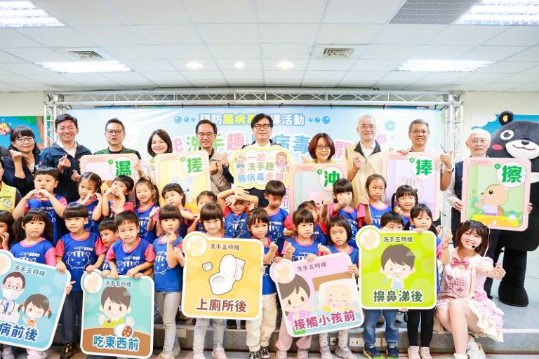 陳其邁校園唱跳洗手歌 宣導正確洗手防疫