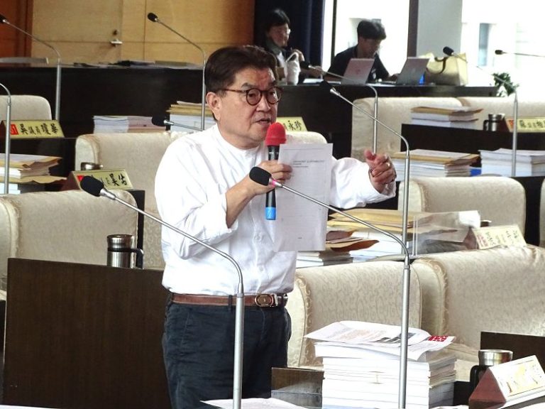 李中促市府檢討電動機車換電站設置辦法