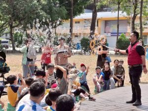 社會局攜手在地企業送愛 帶領社區兒少歡度兒童節