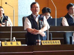 答覆議員質詢態度消極引發眾怒 中市環局長吳盛志被趕出議事堂