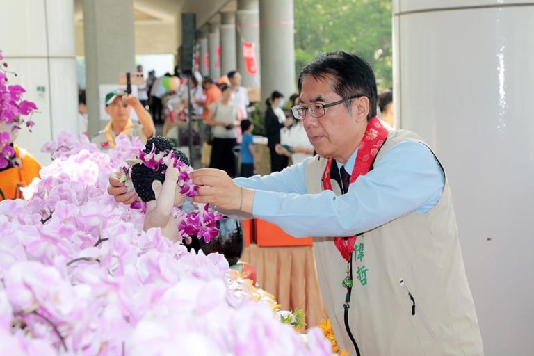 佛光山南台別院浴佛園遊會 黃偉哲祈國泰民安