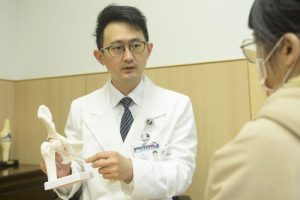 正前開微創手術助七旬翁重獲行動力