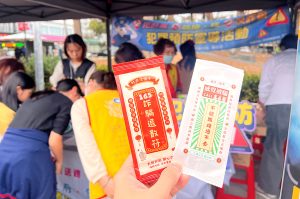 大雅警推防詐濕紙巾 民眾笑：擦手兼防詐