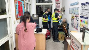 風雨夜裡的守護 頭家警即時救援高齡翁