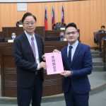 總質詢 陳韋曄遞交民意連署書