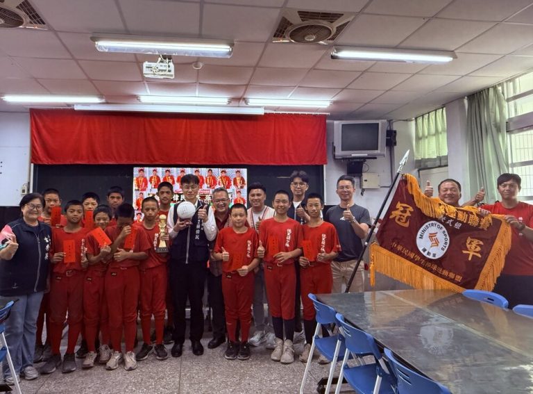 全國國小軟式棒球聯賽 德芙蘭國小摘冠