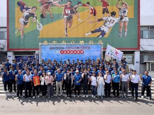 參加全國小學田徑錦標賽 台中代表隊授旗出發