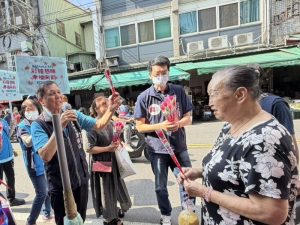 慶母親節 藍中市黨部辦「彩繪慈暉」