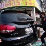 路中拋錨車 鼎山警合力推車化解交通危機