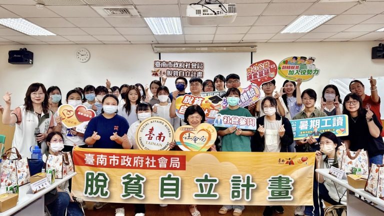 民間愛心助弱 黃偉哲頒感謝狀