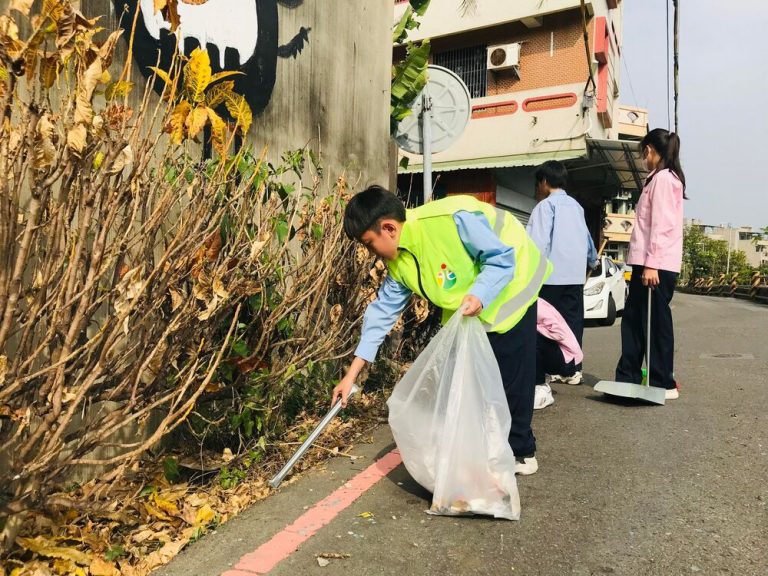 響應環保 嘉市推「撿菸蒂換好禮」