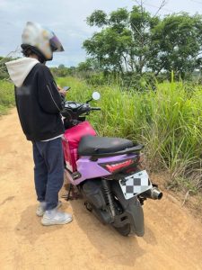 外送員導航困荒山碎石坡 烏日警定位入山推車救援