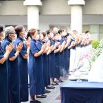 慈濟六十彰化浴佛 288人排「TC60」 老幼齊聚虔誠祈願