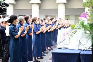 慈濟六十彰化浴佛 288人排「TC60」 老幼齊聚虔誠祈願