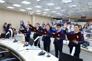 五位新任首長 正式宣誓就職