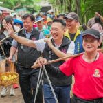 唯一石滬媽祖在桃園 蘇俊賓率眾人挑福擔
