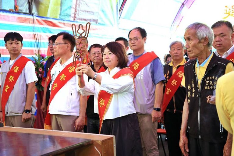 北門口先天宮迎五年千歲聖誕千秋 黃敏惠循古禮參香祈福