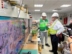 吳文彥視察亞灣公宅進度 AI智慧監測守護工安