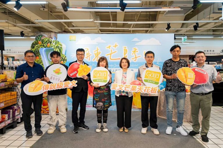 屏東愛文芒果搶鮮上市 周春米攜手家樂福拚水果外交