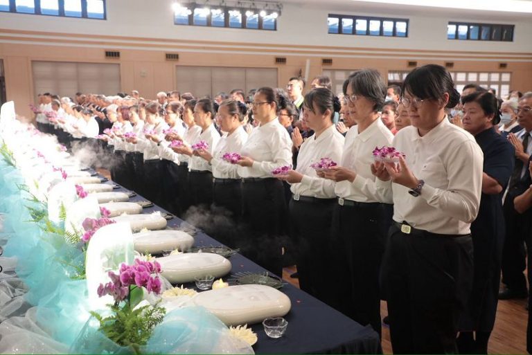 感念慈濟走過一甲子深耕台南 黃偉哲親臨善化浴佛典禮 祈願社會祥和