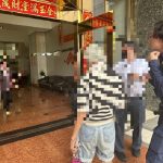 曾為顧客帶路今忘回家路 暖心民權警陪伴婦人平安返家